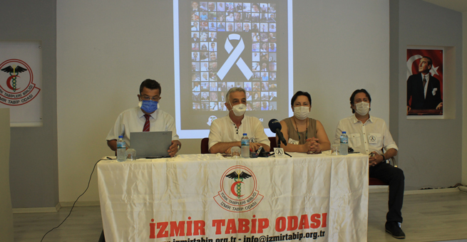 İzmir Tabip Odası Yönetim Kurulu Yönetemiyorsunuz Tükeniyoruz haftası kapsamında bir basın toplantısı gerçekleştirdi.