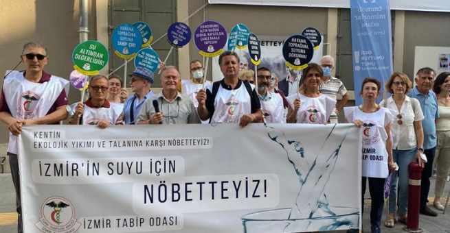 “Kentin Ekolojik Yıkımı ve Talanına Karşı Nöbetteyiz” İzmir'in suyu için nöbet eylemi gerçekleştirildi.